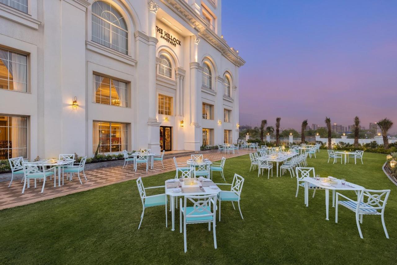 Hotel Hillock 아흐메다바드 외부 사진