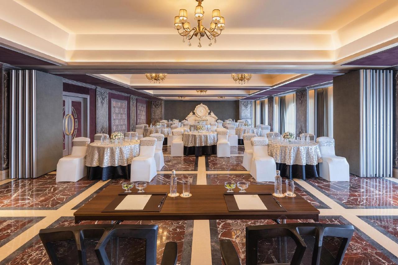 Hotel Hillock 아흐메다바드 외부 사진