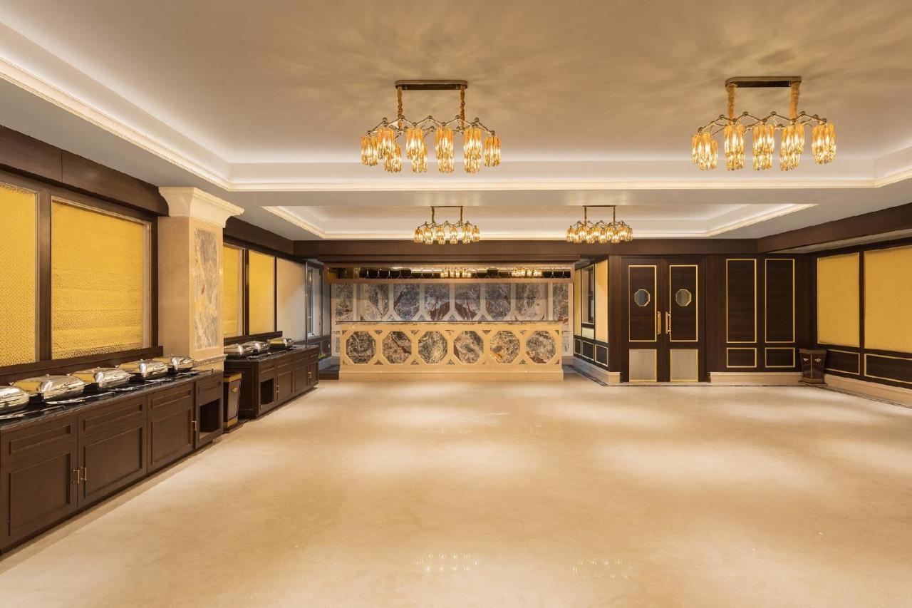 Hotel Hillock 아흐메다바드 외부 사진