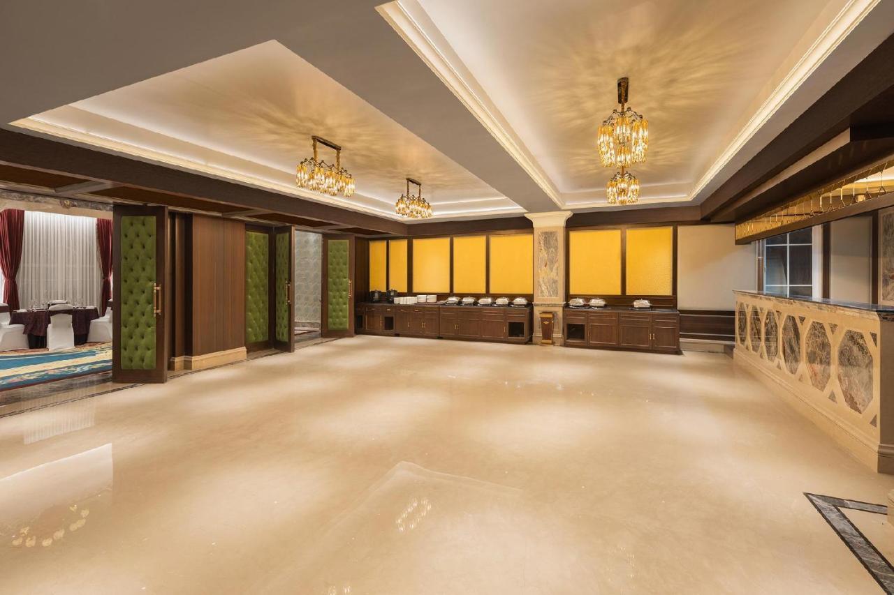 Hotel Hillock 아흐메다바드 외부 사진